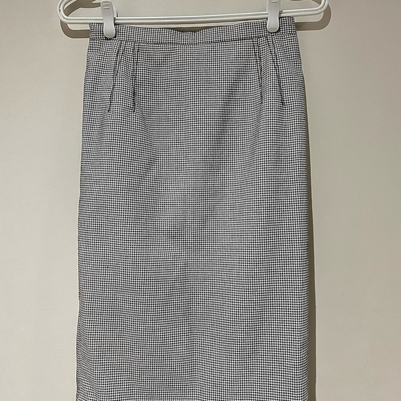 Dolce & gabbana pencil dress size 38. Lining with pink silk. Very flattering. - Picture 3 of 7